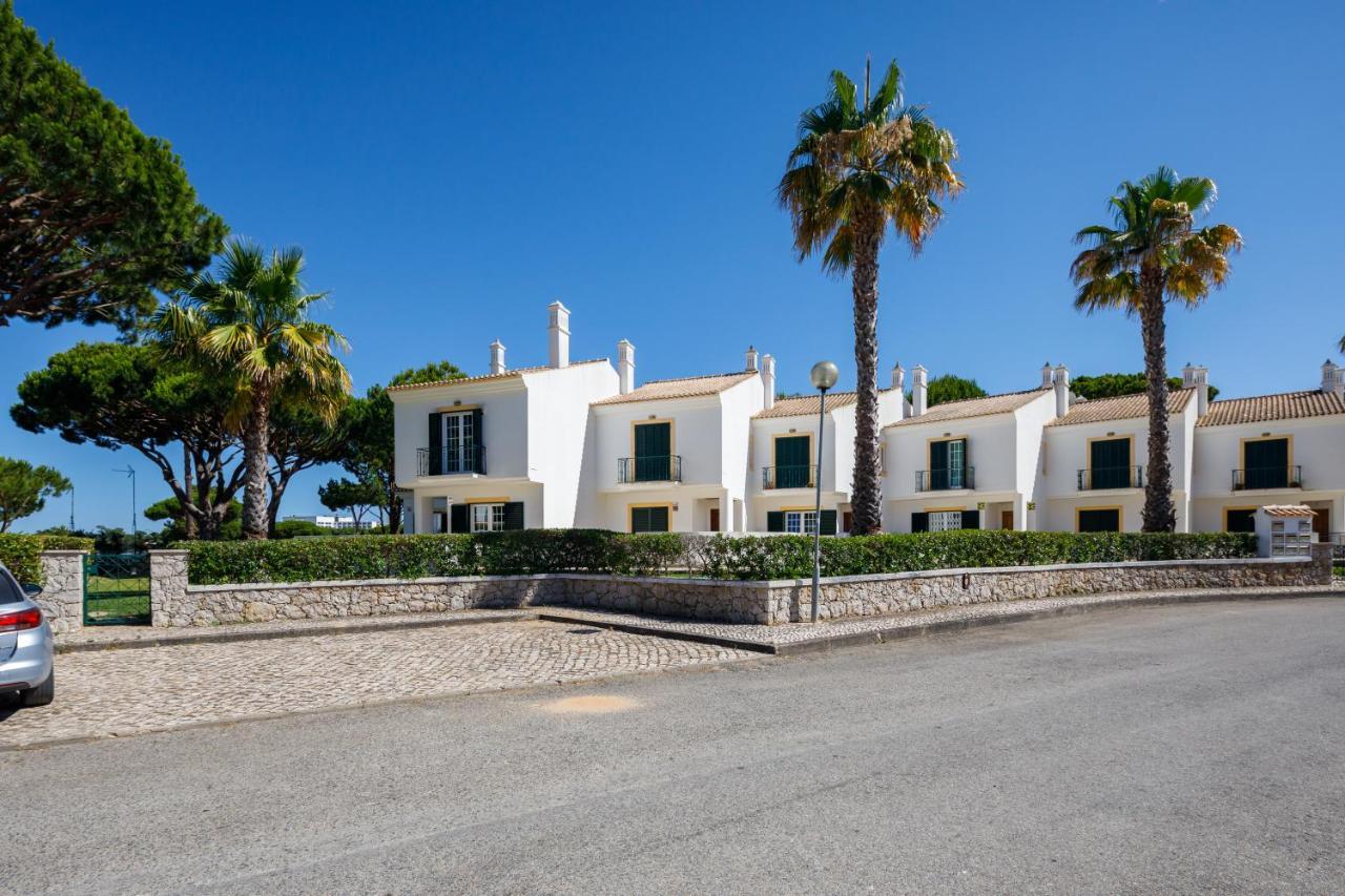 Villa Falesia Sunshine By The Portuguese Butler